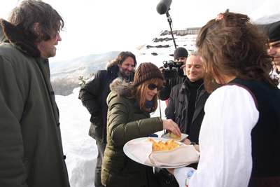 FILMSKI FESTIVAL KUSTENDORF - Francuska-glumica-Izabel-Iper-uzima-parce-gibanice-u-prisustvu-reditelja-Emira-Kusturice