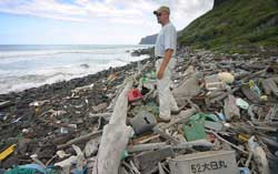 plastika odpad na plazi