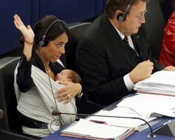 Lica Ronculi - sa detetom u evropskom parlamentu - strazbu