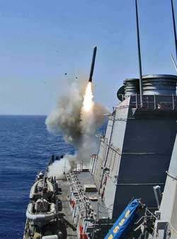 LIBIJA---TOMAHAVK---NATO---Arleigh-Burke-class-guided-missile-destroyer-USS-Barry-(DDG-52)-launches-a-Tomahawk-cruise-missile