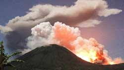 Vulkana-Lokon-Indonezija-
