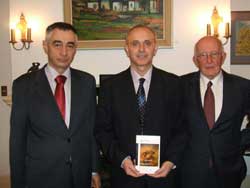 Ambasador-Zoran-Veljic-Bojan-Z.-Bosiljcic-i-Dzejms-Biset